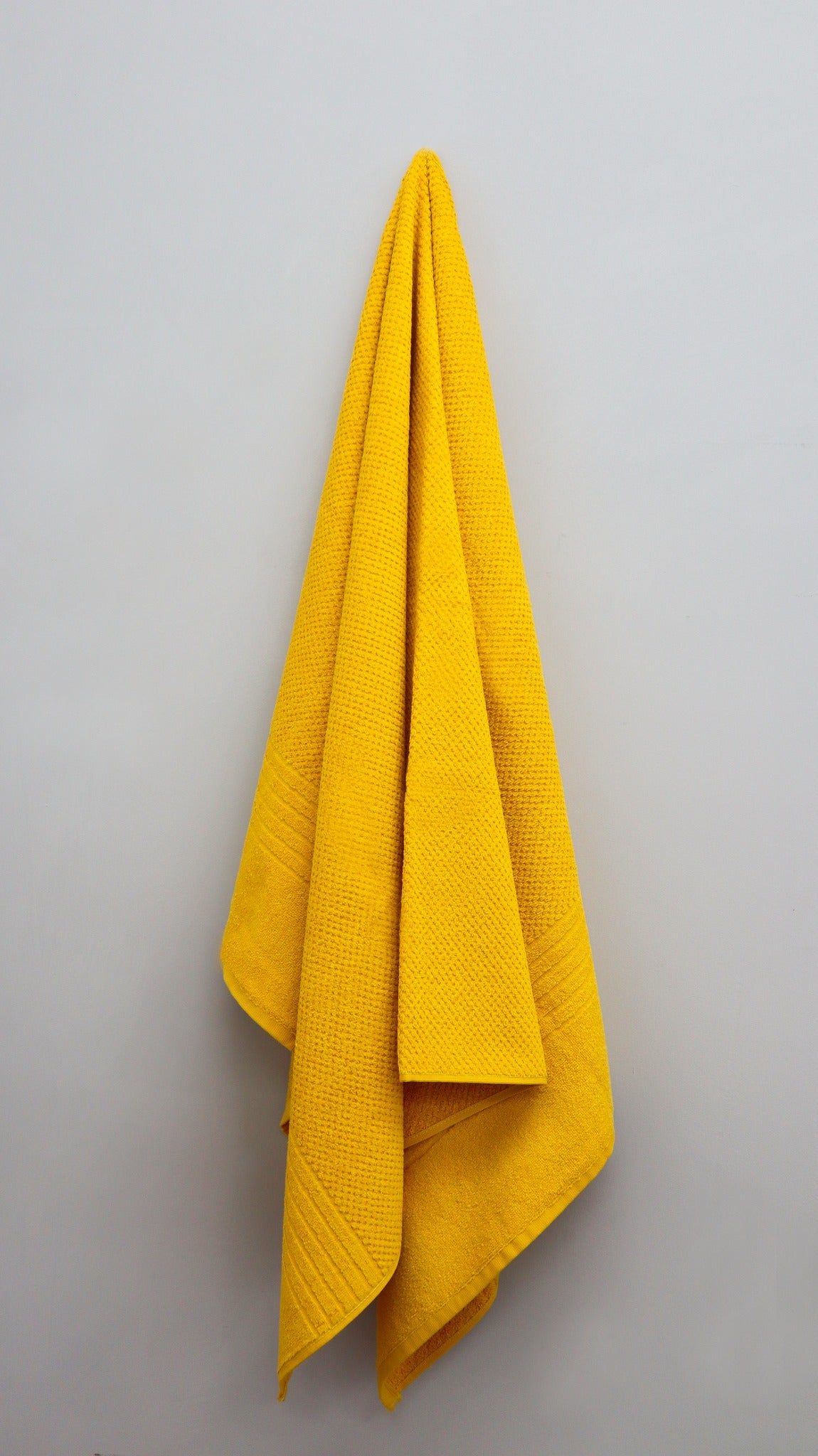 TOALLA DE BAÑO MODELO HB - AMARRILLO
