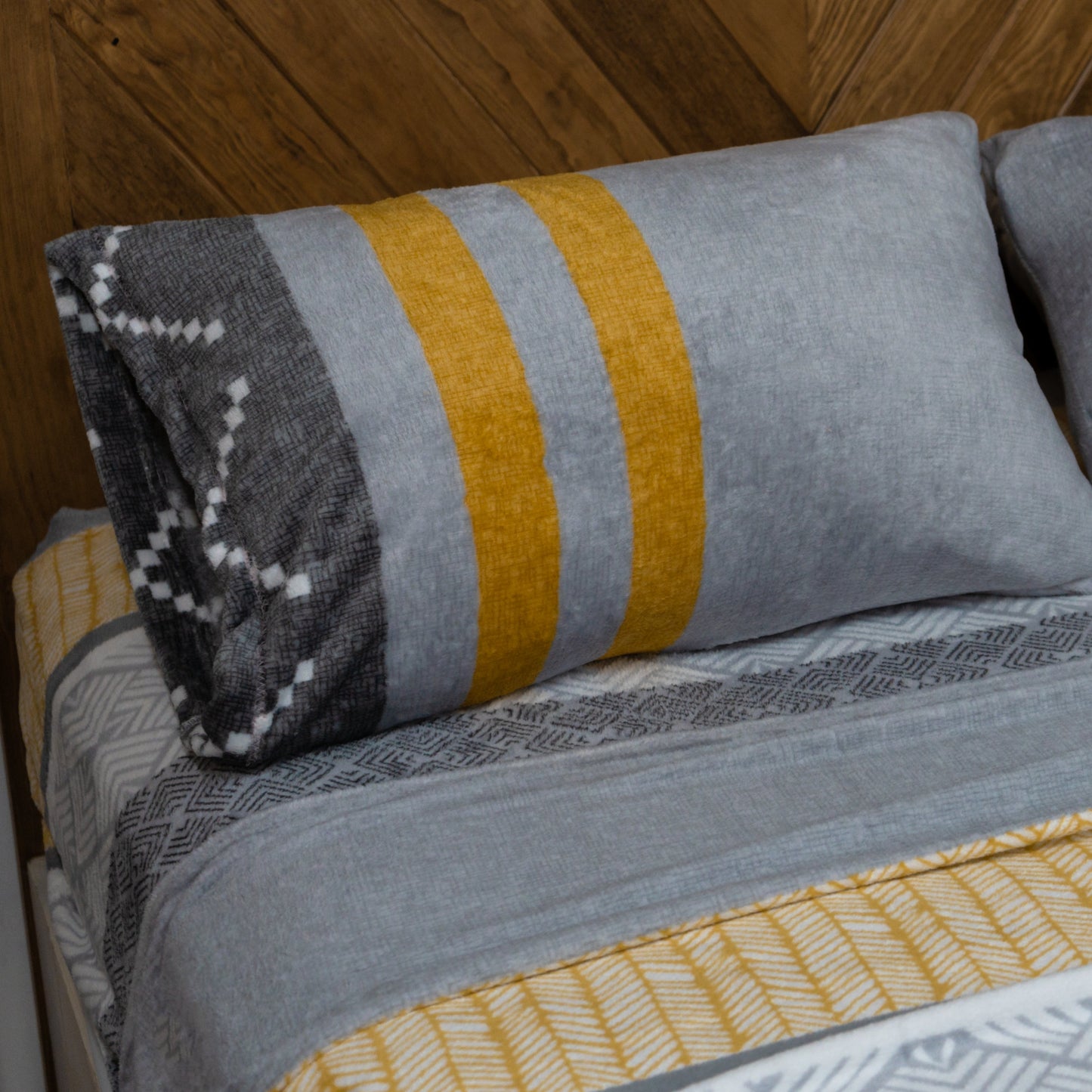 Sábana Flannel King Size MILÁN Con 2 Fundas