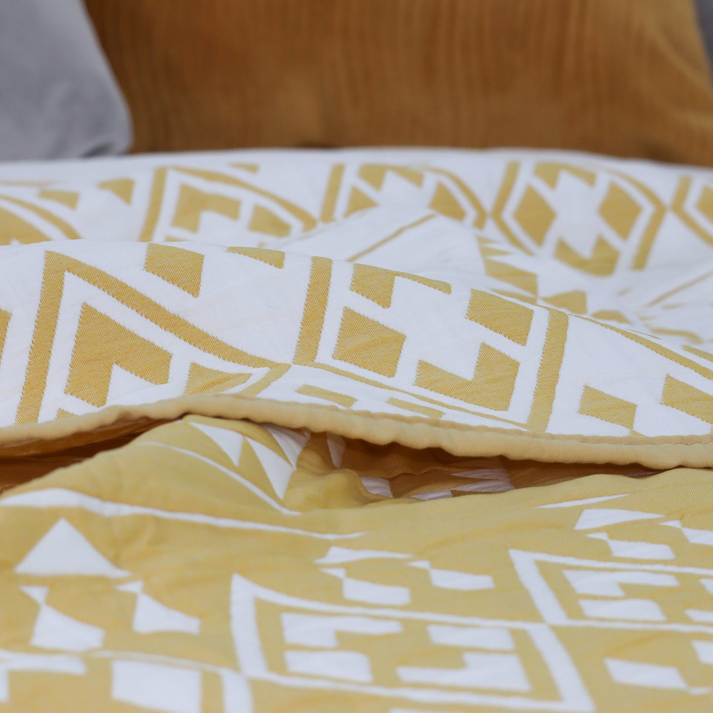 EDREDÓN JACQUARD INCA AMARILLO